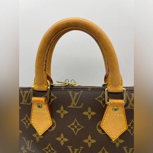 Louis Vuitton Alma Monogram HandBag - Picture 13 of 16